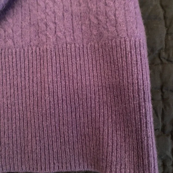 Investments 100% Cashmere Sweater - Picture 5 of 9